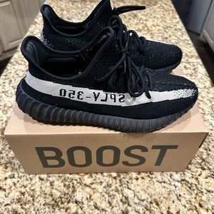 Yeezy 350 V2